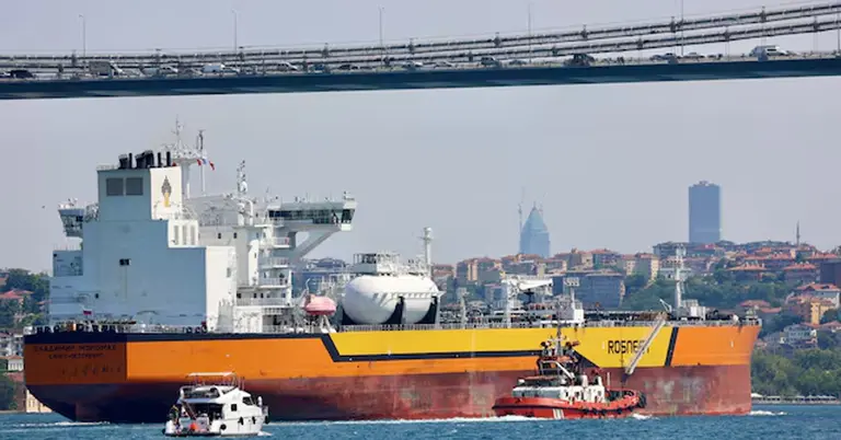 রাশিয়ান পতাকাবাহী তেল ট্যাঙ্কার ভ্লাদিমির মোনোমাখ